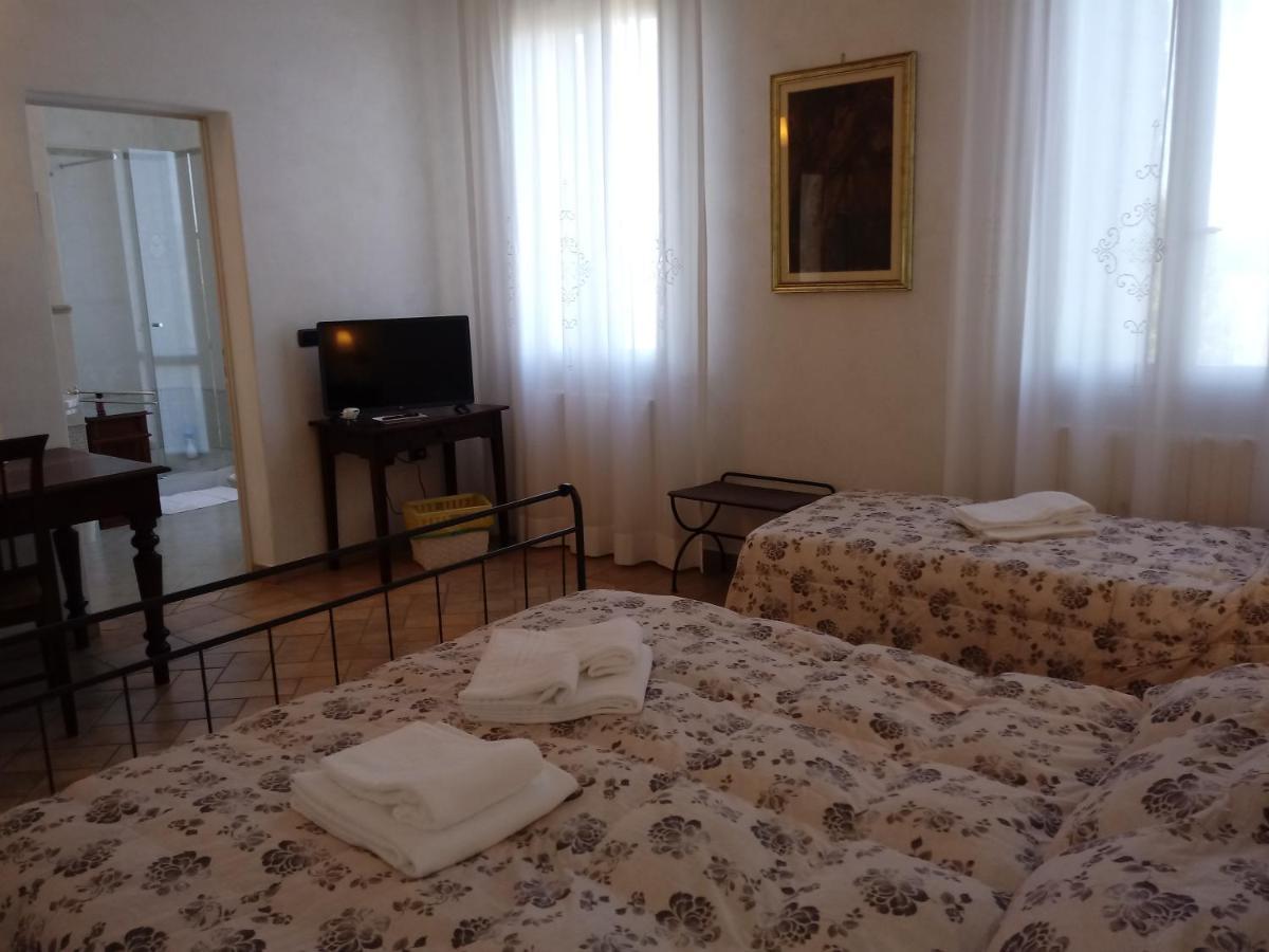 B&B Residence Il Ciliegio , Via Villa Superiore 93 Luzzara Судзара Экстерьер фото